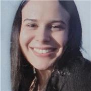 Soy una chica responsable pero alegre, con muchas ganas de ayudar a niños de primaria a aprender cosas nuevas y pasarlo genial.